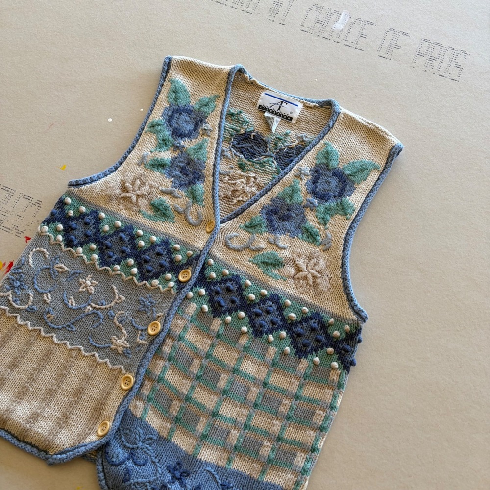 Vintage 90s Accordeon Floral Knit Vest Sweater